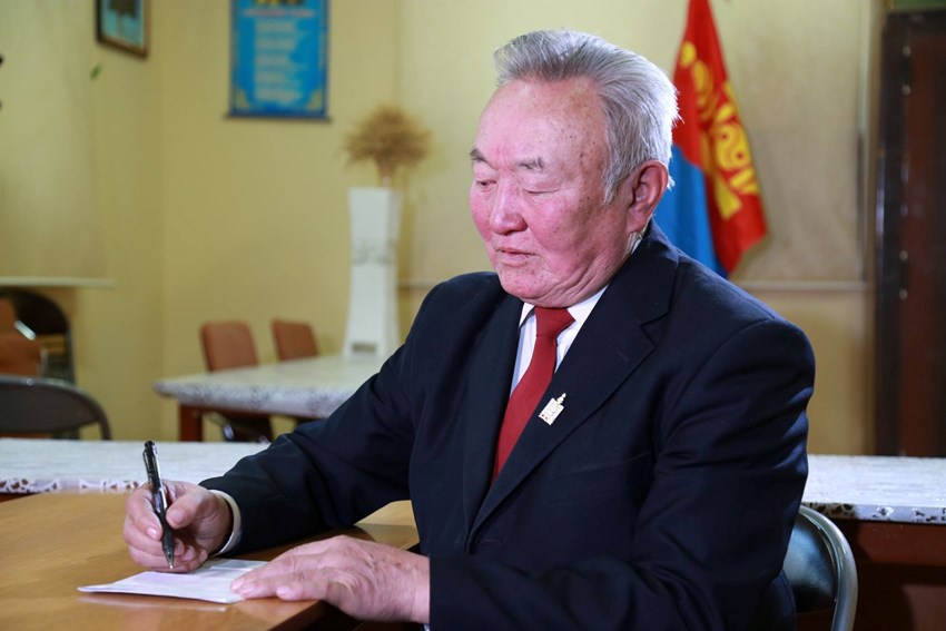 Гүн эмгэнэл илэрхийлж байна